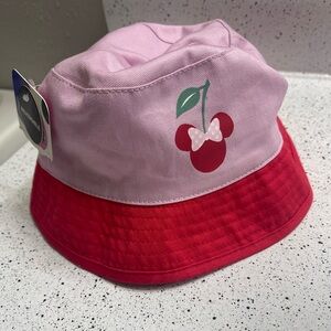 Reversible bucket hat